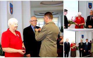 Obraz przedstawiający Medal za synów w wojsku! Brawa dla Państwa Józefy i Stanisława Bochenek!