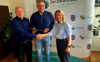 Obraz przedstawiający Podpisaliśmy umowę na modernizację energetyczną budynku Ochotniczej Straży Pożarnej w Jerzmanowej