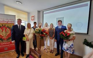 Obraz przedstawiający Wójt Gminy Jerzmanowa z wotum zaufania i absolutorium