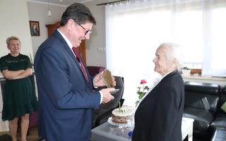 Obraz przedstawiający Pani Elżbieta z Jaczowa skończyła 99 lat ! To najstarsza mieszkanka naszej gminy !