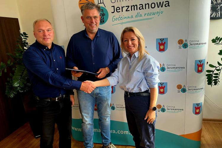 Podpisaliśmy umowę na modernizację energetyczną budynku Ochotniczej Straży Pożarnej w Jerzmanowej